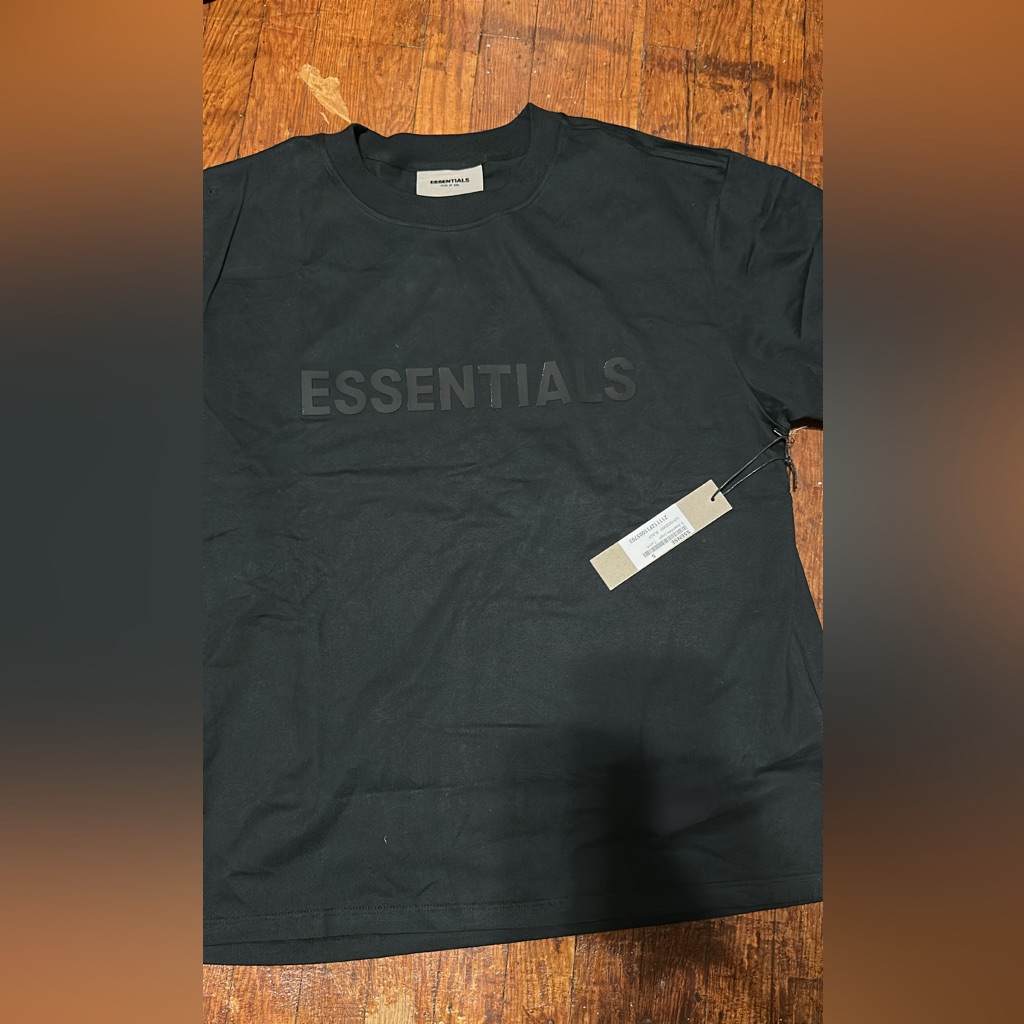 Essentials Tshirt